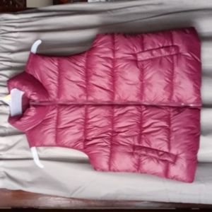 Old Navy Women's Puffer Vest Size: Large
